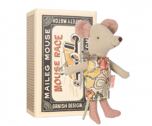 Lillasyster mus i ask