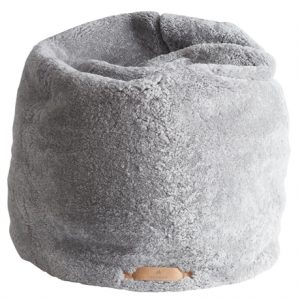 Lilly Saccosäck i Fårskinn, Shepherd of Sweden