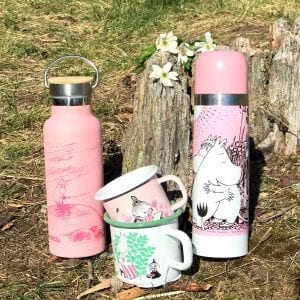 Mumin termos, vattenflaska och emaljmuggar