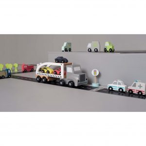 Trailer i trä med bilar