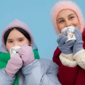 Arabia Muminmugg, Åka Kana - Säsongsmugg 2023