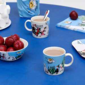 Arabia Muminmugg - Backhoppning - Säsongsmugg 2024