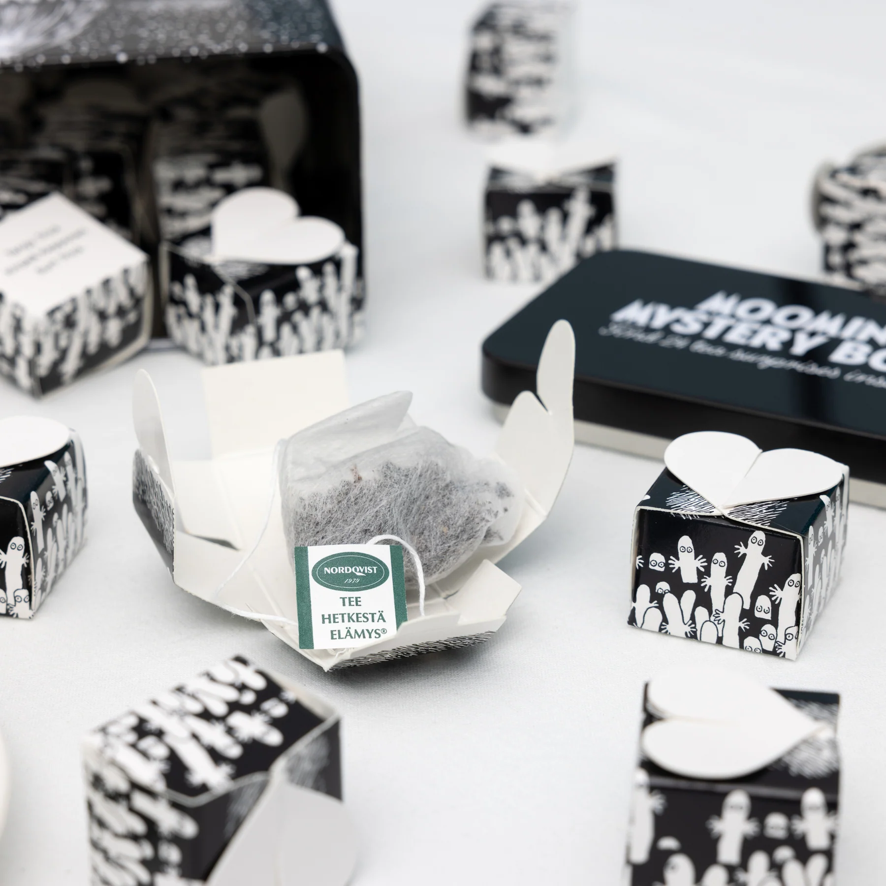 Mumin Mystery Box - Teburk med 24 Tepåsar