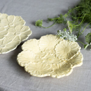 Keramikfat Äng, 25 x 25 cm - Gul