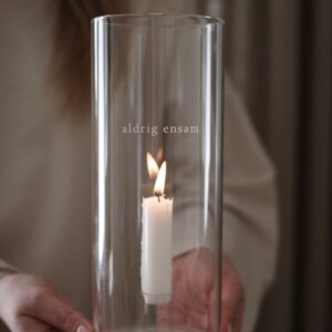 Ljuslykta i glas för kronljus - aldrig ensam - majas cottage